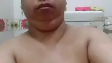 Bhabhi Showing Her Big Boobs