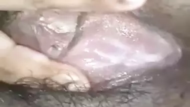 Cute Desi Girl Bathing new clip