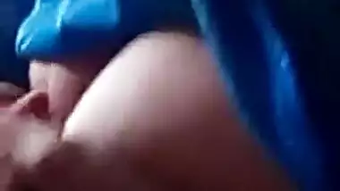 Indian pulls XXX sari up and guy touches her sex appealing boobs