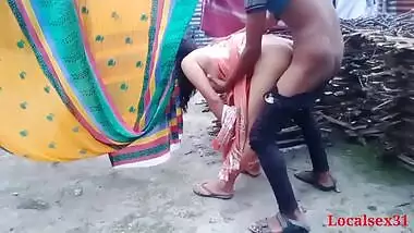 Outdoor Desi chick copulates with horny guy in outdoor XXX clip