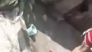 Indian caught XXX porn! Bhabhi bathing nude outdoors video from village