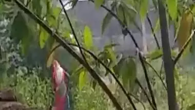 Woman is captured by Desi guy who makes a XXX video of pissing aunty