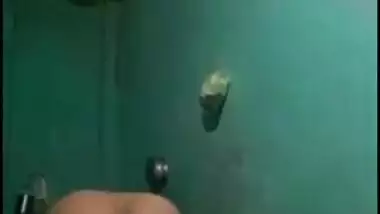 Unsatisfied Desi XXX chick shows her big tits and huge ass on camera