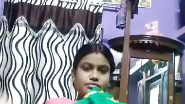 Desi village randi in saree exposing thick pussy