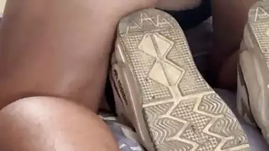 RECIBO EL DINERO DE LA QUICENA Y LE PAGO A UNA MILF CULONA QUE ENCONTRE EN EL SUPERMERCADO PARA QUE ME ACOMPAÑE A CASA Y LE FOLLO EL COÑO HASTA CORRER