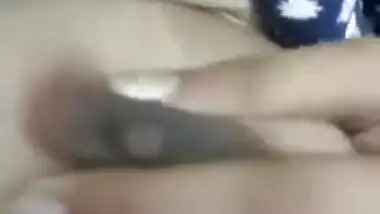 Whore gives sex joy to her Indian nipples touching them in amateur porn