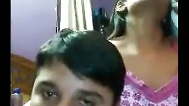 Indian sex videos of desi bhabhi giving hot blowjob to her secret lover