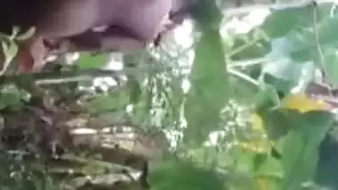 Desi MMS video of horny dude fucking mature XXX slut in the woods