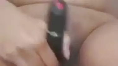 Today Exclusive -horny Indian Girl Shows Her Boobs And Masturbating Part 1