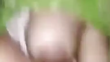 Village Desi XXX whore showing her big boobs and pussy on cam