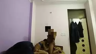 Chudai encounter in hotel begins for horny Desi man with XXX blowjob