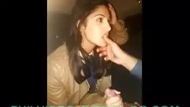 Hardcore oral sex with Kolkata gal outdoor in car