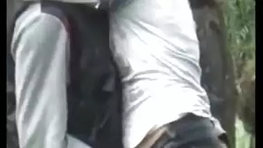 Desi mms evidence of Indian lovers caught making out outdoor in park