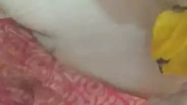 Indian wife Mohini took her pussy in a vibretor and blowjob edgonised after me hubby pulled his cum in her mouth after the siren bathed