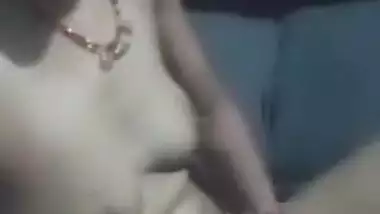 Slim village bhabhi makes nude XXX video for her horny Desi lover