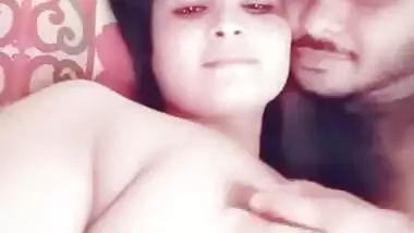 Lovelace kisses Desi sex girlfriend with amazing XXX melons in the bed