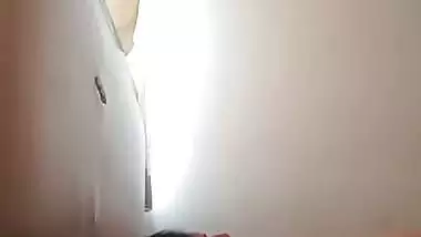 Man bangs his chubby Bhabhi’s chut in Hindi xxx MMS