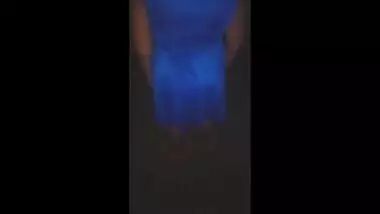 Desi aunty showing her pussy