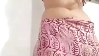 Pleasant Desi girl takes off pink dress in her first porn video
