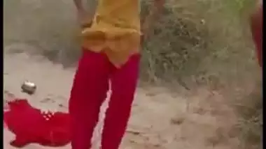 Cheating wife gets outdoor sex, caught red handed and her mms sex