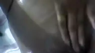 Indian with small tits doesn't feel shy to show how she washes body