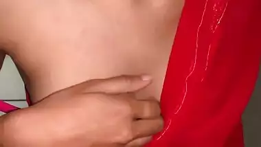 Desi whore in red sari gives XXX pleasure to the boy in her kitchen