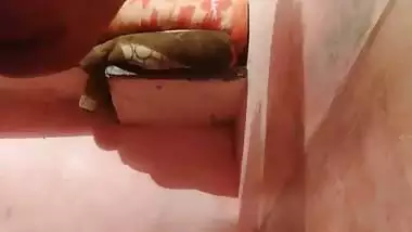 Man bangs a young girl badly in the desi sex video