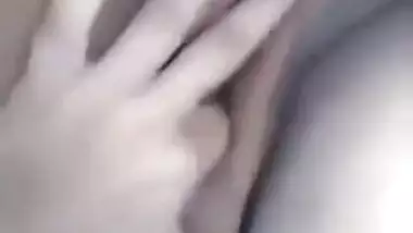 Horny Desi gal displays saggy tits and also fingers her XXX cunny