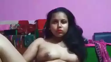 Young Bangladeshi widow striptease fingering video