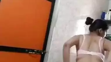 Exclusive-sexy Srilankan Girl Strip Her Cloths And Showing Her Boobs And Pussy