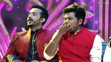 Etv Anchor Varshini Supet Hot Jiggling Fleshy Navel & Boobs Shaking Item Dance