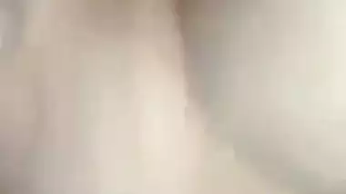 Bhabhi in pink bra goes nude in Bengali viral fingering