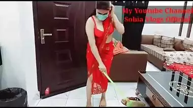 Shameless Paki maid has no panties on to seduce Desi man in XXX sex