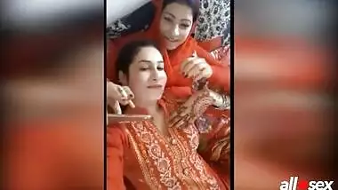 Tik Tok Indian XXX sex: Desi Sisters Catfight lesbian fun kissing and licking