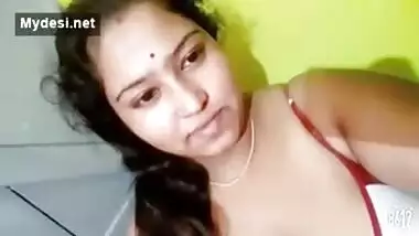 Sexy Bhabhi Showing Her Boobs and Pussy