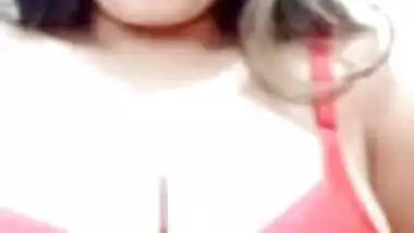 Big booby Pakistani girl boobs show selfie