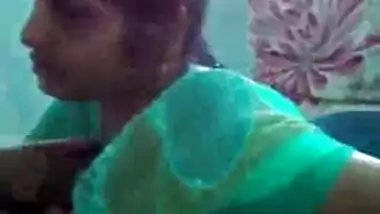 Desi office sex clip of aunty offereing her big boobs for playing