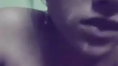 Desi babe is proud of sperm on face so she exposes if in XXX MMS video