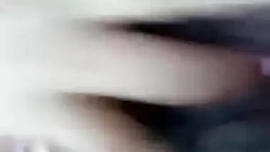 Excited Desi babe has no sex toys and she brings fingers into play