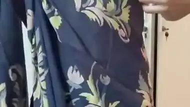 Amateur Indian Desi Girl Does Saree Strip Tease For Her Boyfriend During A Wedding