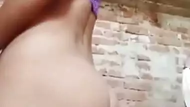 Indian chick in purple underwear used to broadcast XXX show in the nude