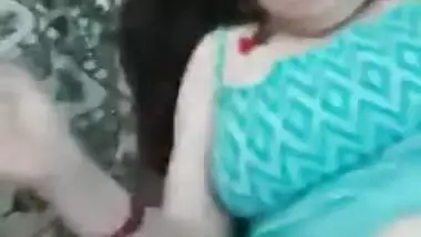 Paki MILF drilled with fingers expecting for real sex with XXX chudai cameraman