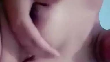 Pretty Indian belle records solo porn clip in which she poses naked