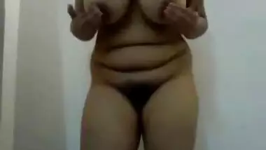 Indian bbw shaking her ass and belly