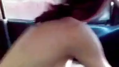 Hindi sex video of a college hotty having outdoor pleasure in boyfriends car