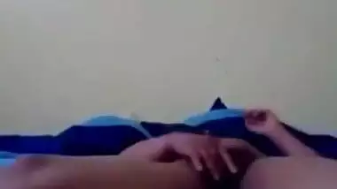 Desi Horny Bhabi Fingering Hairy Pussy