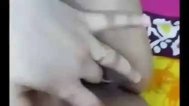 Cute bhabhi in affair with Facebook friend and nude call