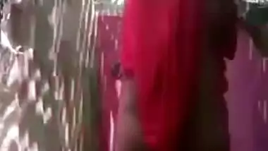 Nephew caught as his village aunty gets outdoor shower, desi XXX mms