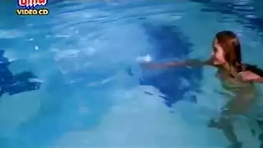 Too bad she didnt turn around enough to show...