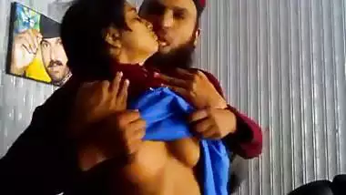 Maulana fucks an 18-year-old girl in Pakistani sex MMS